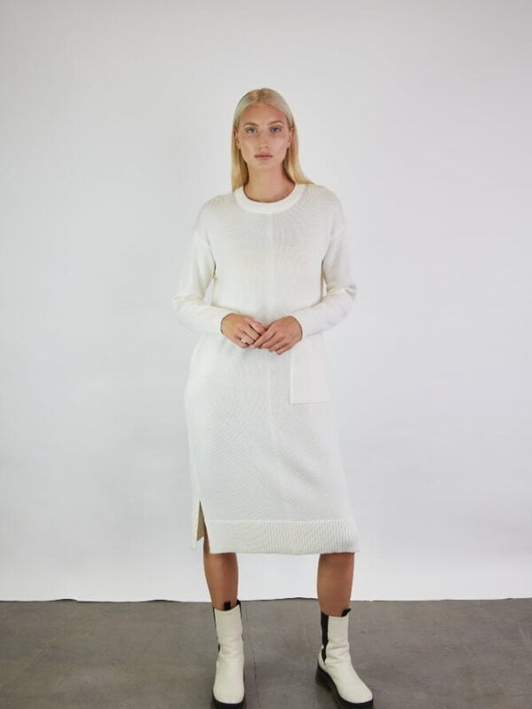 A dropped shoulder dress in merino wool. With a pocket and side slits