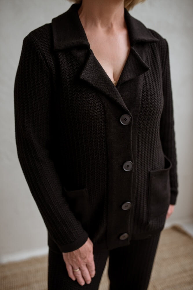 Notched collar cardigan with long sleeves and front pockets