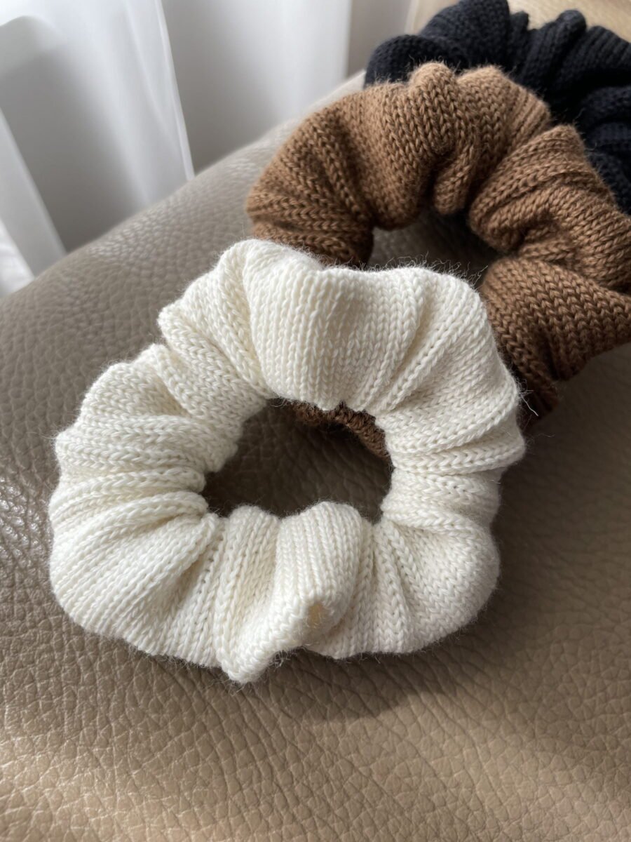 Minimalist hair scrunchies made of 100% merino wool