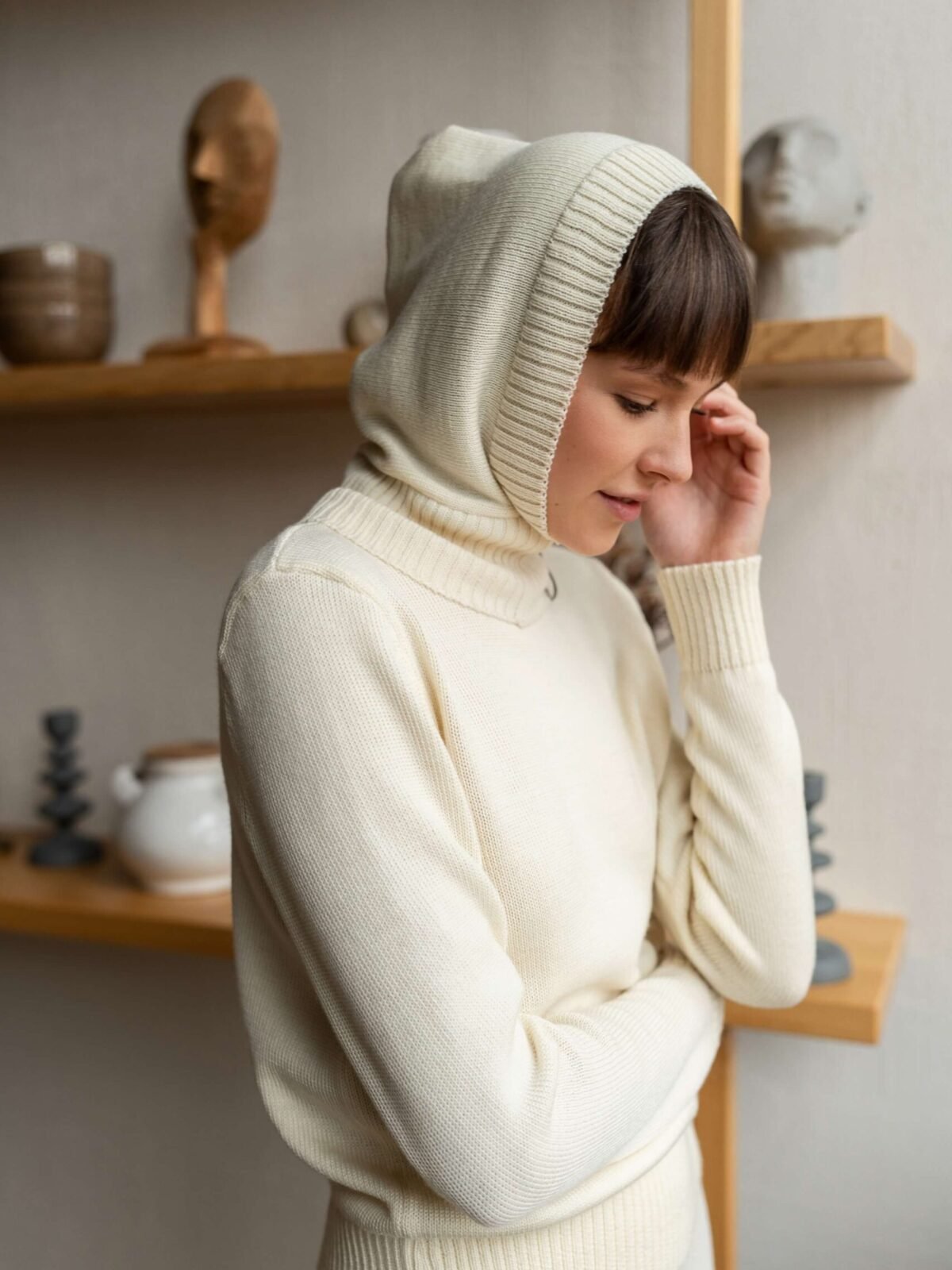 Natural white balaclava in merino wool.