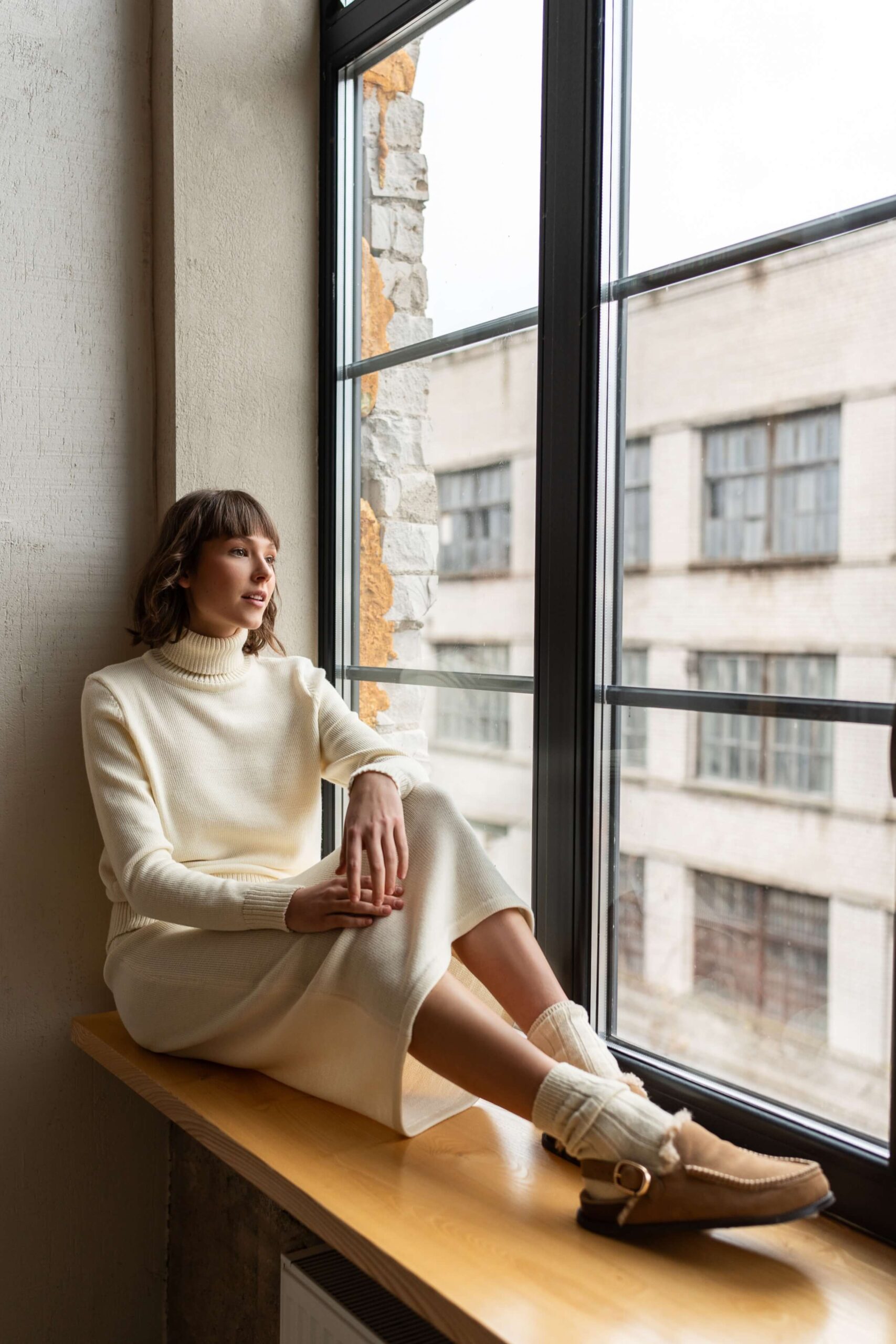 A set of a turtleneck sweater and a matching pencil skirt. Made of extra fine merino wool.