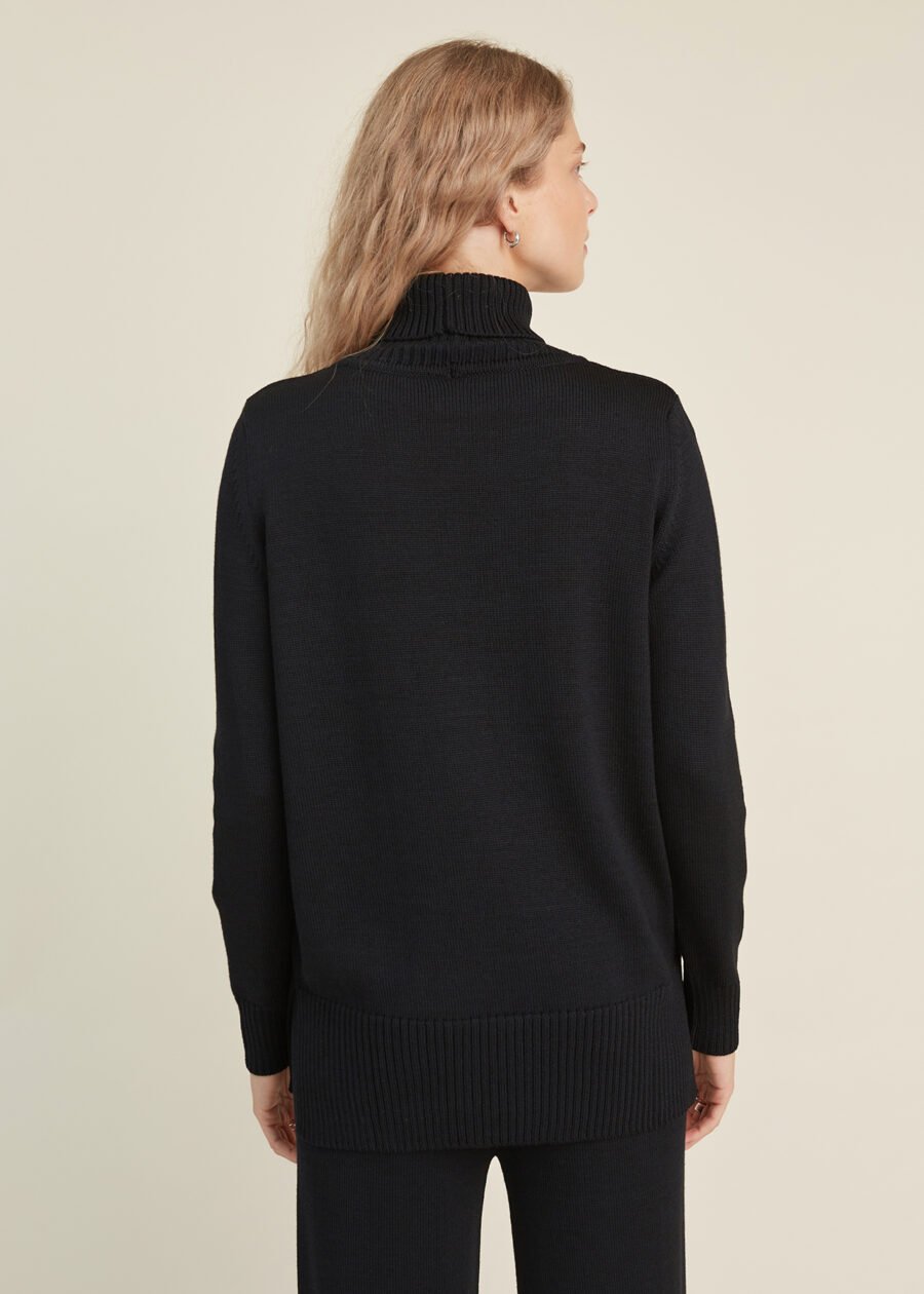 08.26623057 Knitted wool sweater for women
