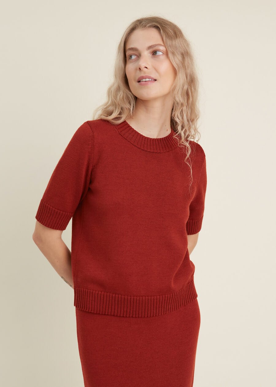 08.26621997 Knitted Merino Wool Top in Rust