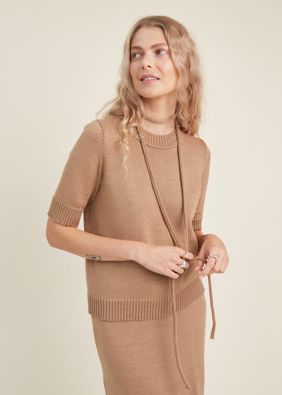 Elegant knitted merino wool short sleeve sweater