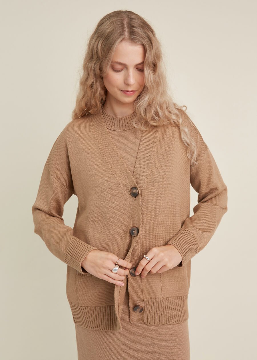 Button-Up Merino Wool Cardigan in Camel