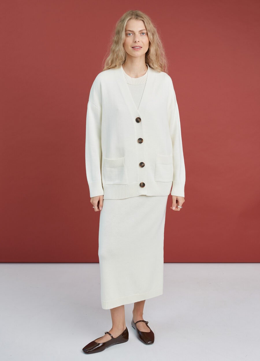 08.26623251 Button-Up Merino Wool Cardigan in Natural White