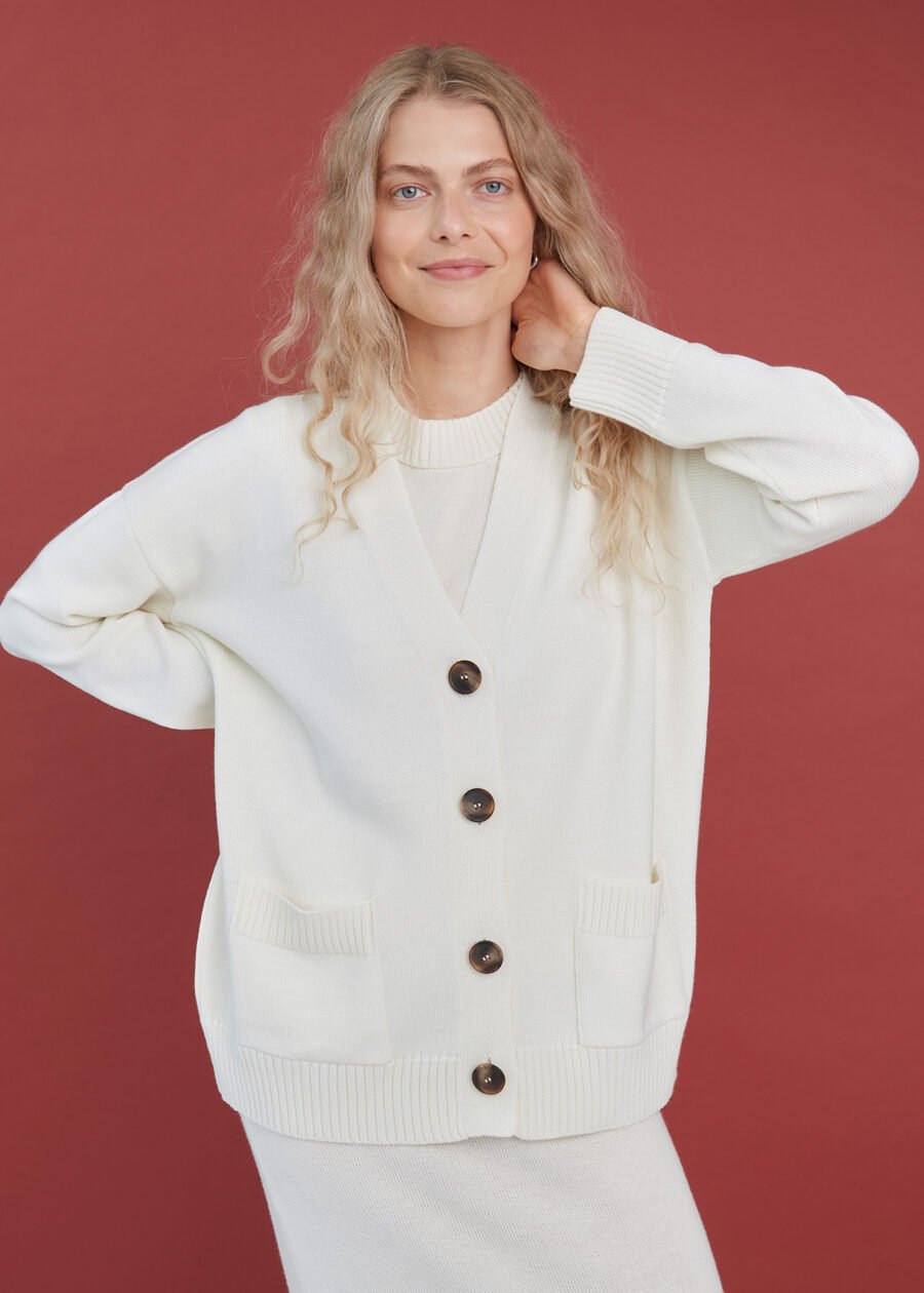 08.26623297 Button-Up Merino Wool Cardigan in Natural White