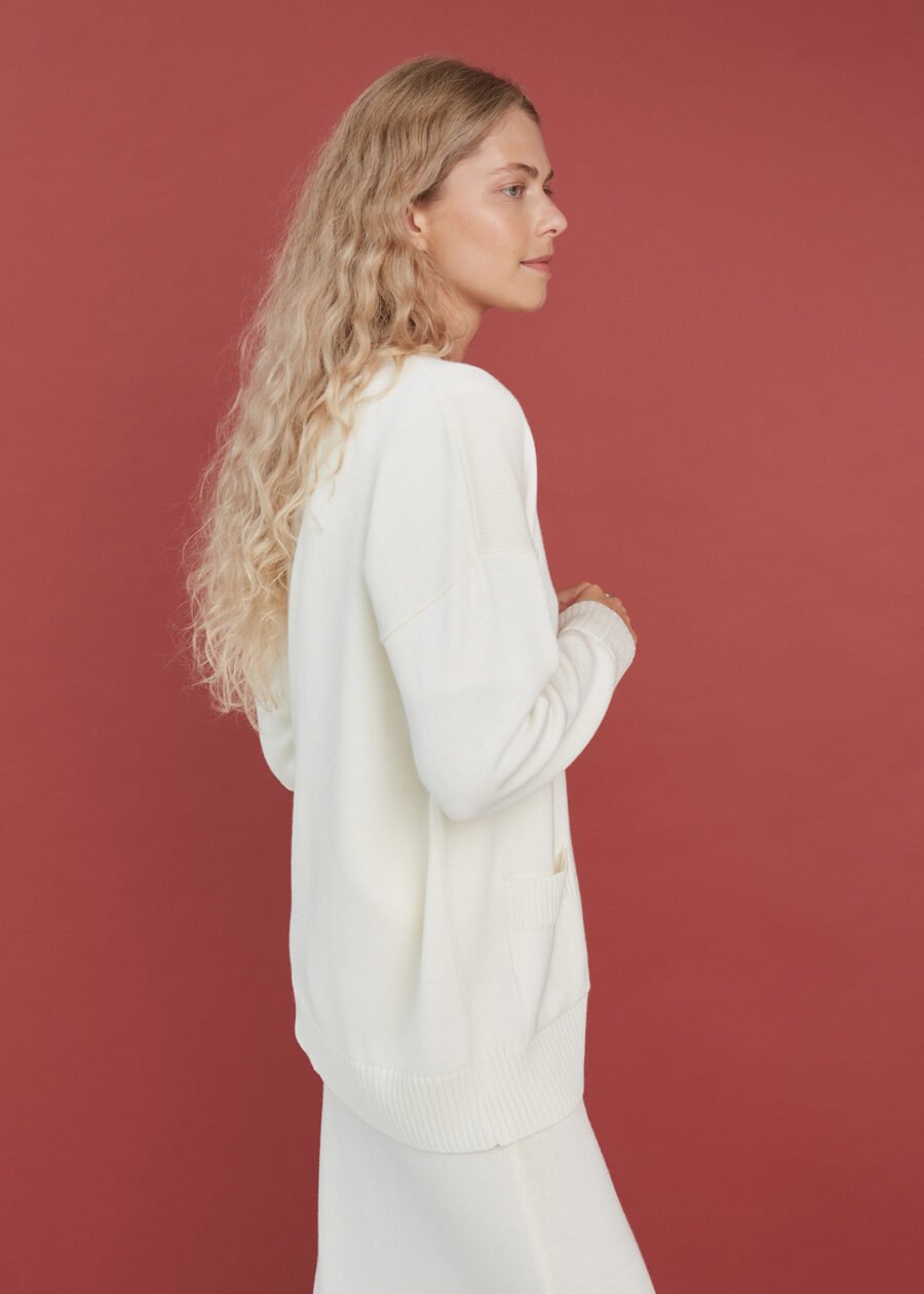 08.26623303 Button-Up Merino Wool Cardigan in Natural White