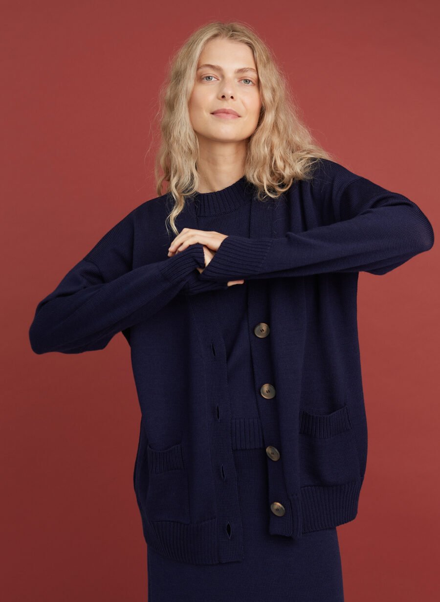 Button-Up Merino Wool Cardigan in Dark Blue
