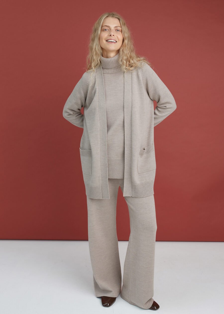 Knitted wool cardigan for women