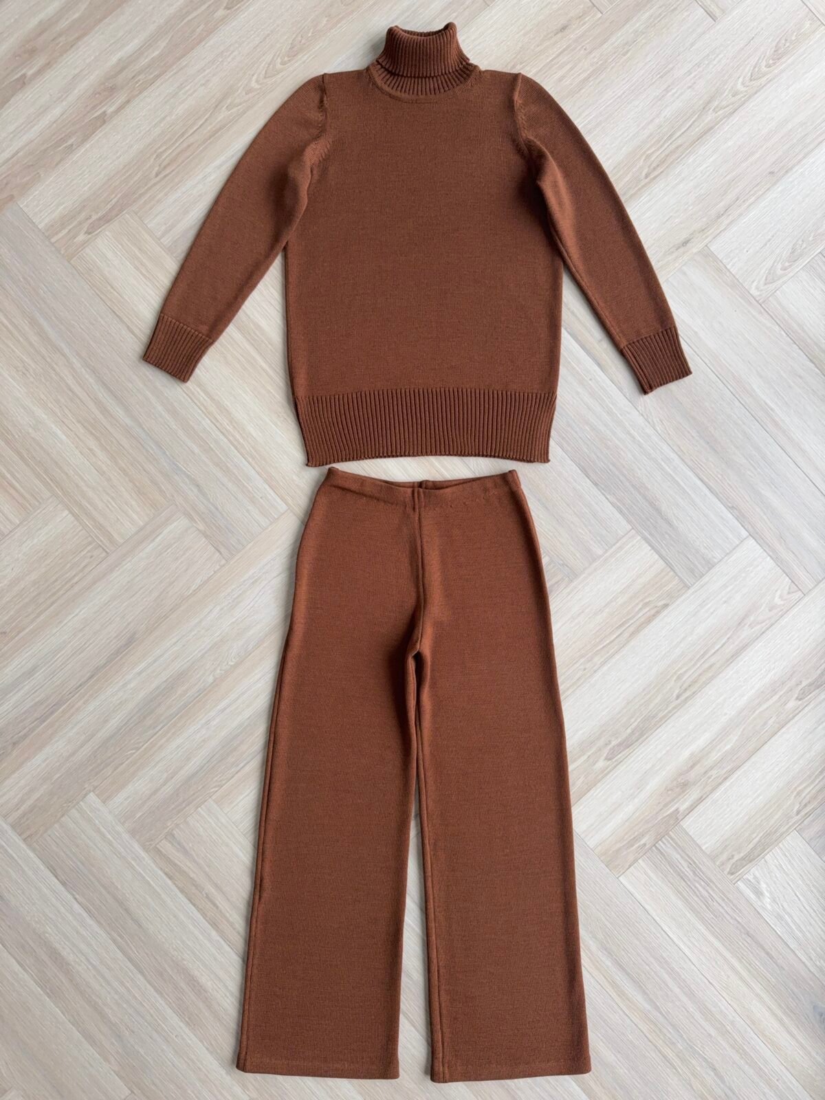 Knitted merino wool sweater pants set