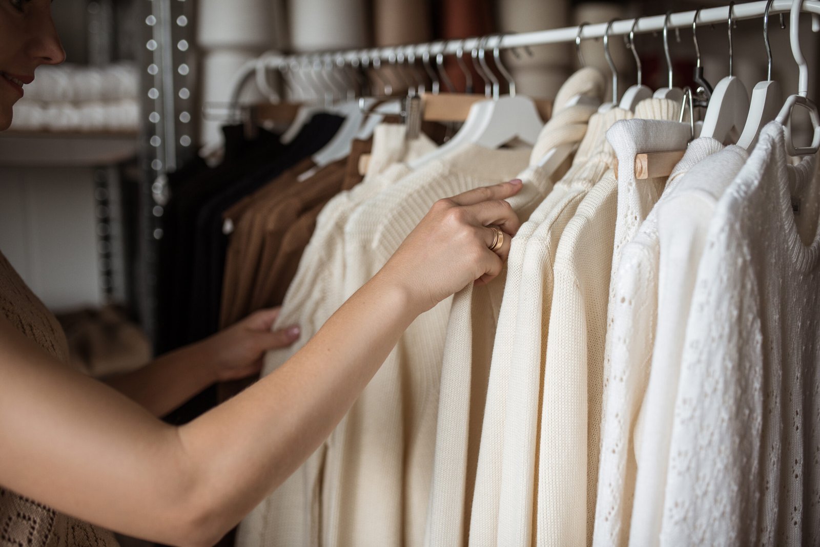 A Winter Capsule Wardrobe With Knits That Naturally Work Together